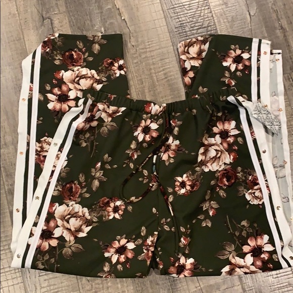 Flower pants wide leg size 2x NWT - Picture 3 of 4